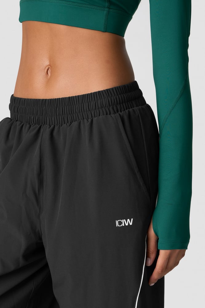 ICIW Contrast Cropped Long Sleeve Deep Emerald