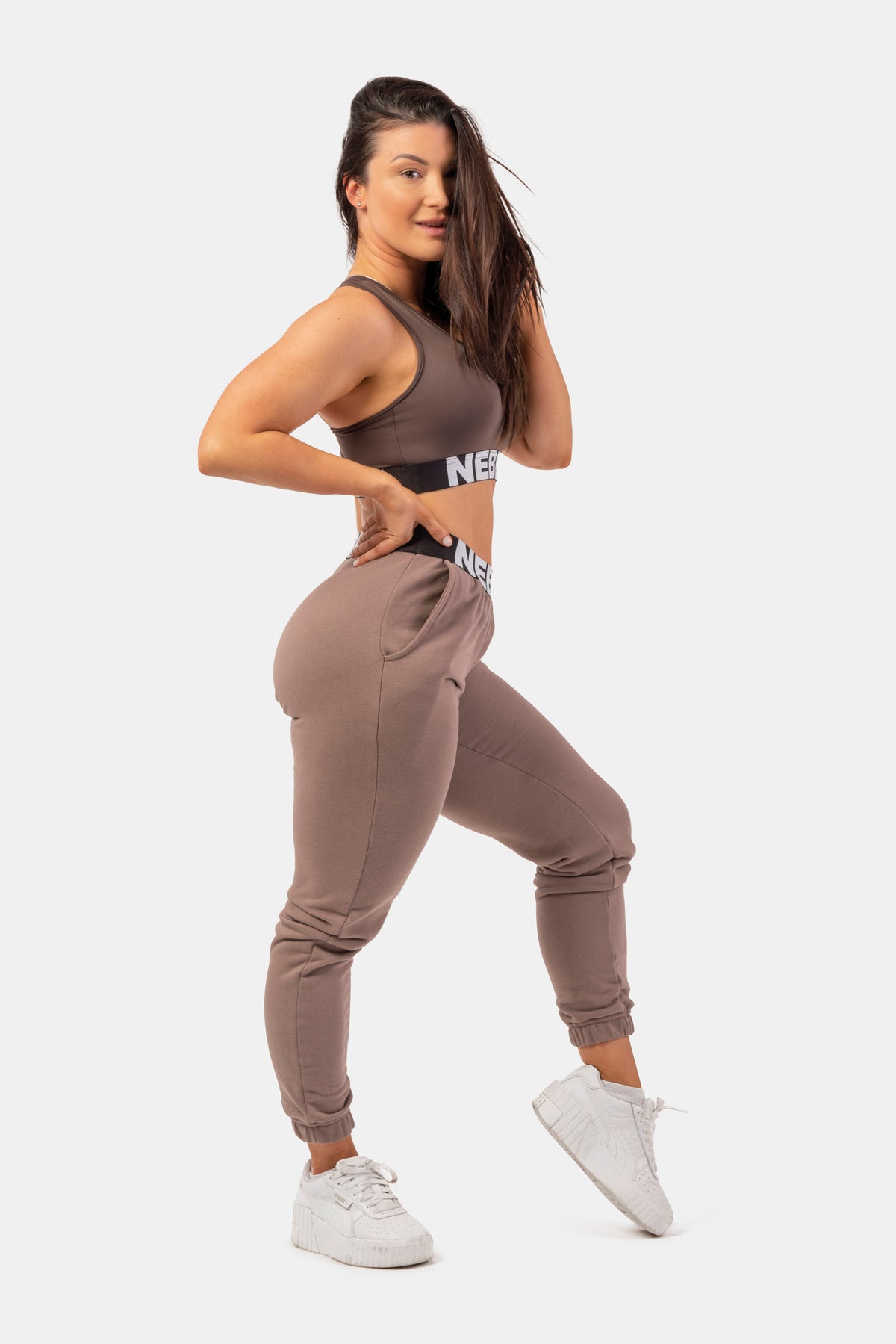 NEBBIA Iconic Mid-Waist Sweatpants, brown