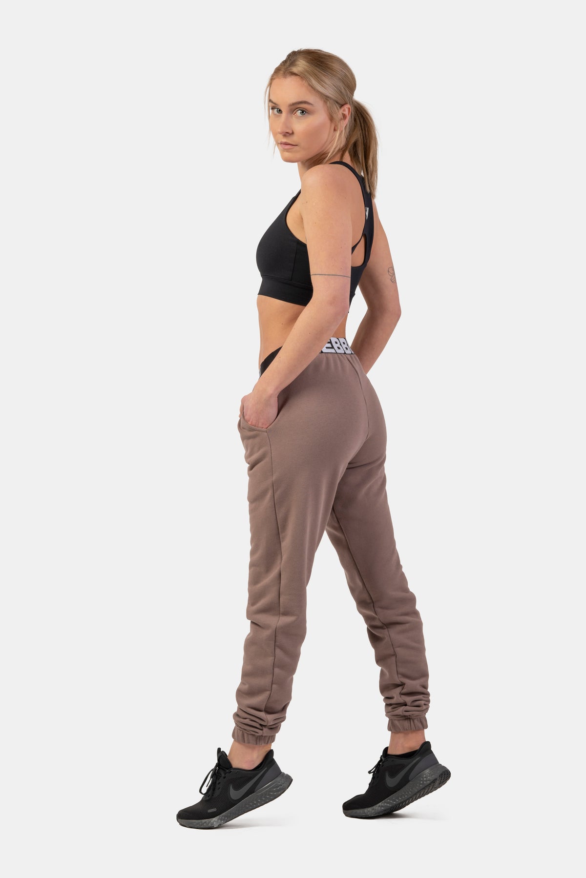 NEBBIA Iconic Mid-Waist Sweatpants, brown