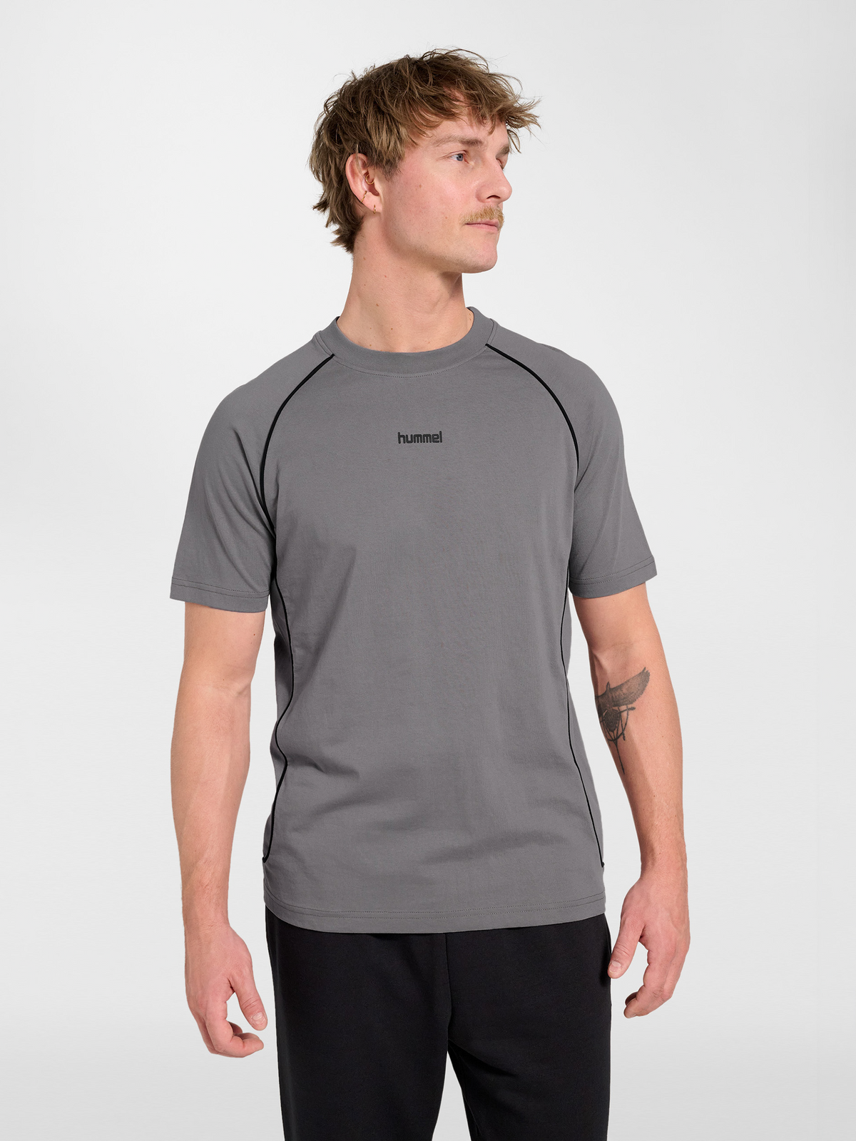 hummel Pitch Rest Day T-shirt S/S Charcoal Gray