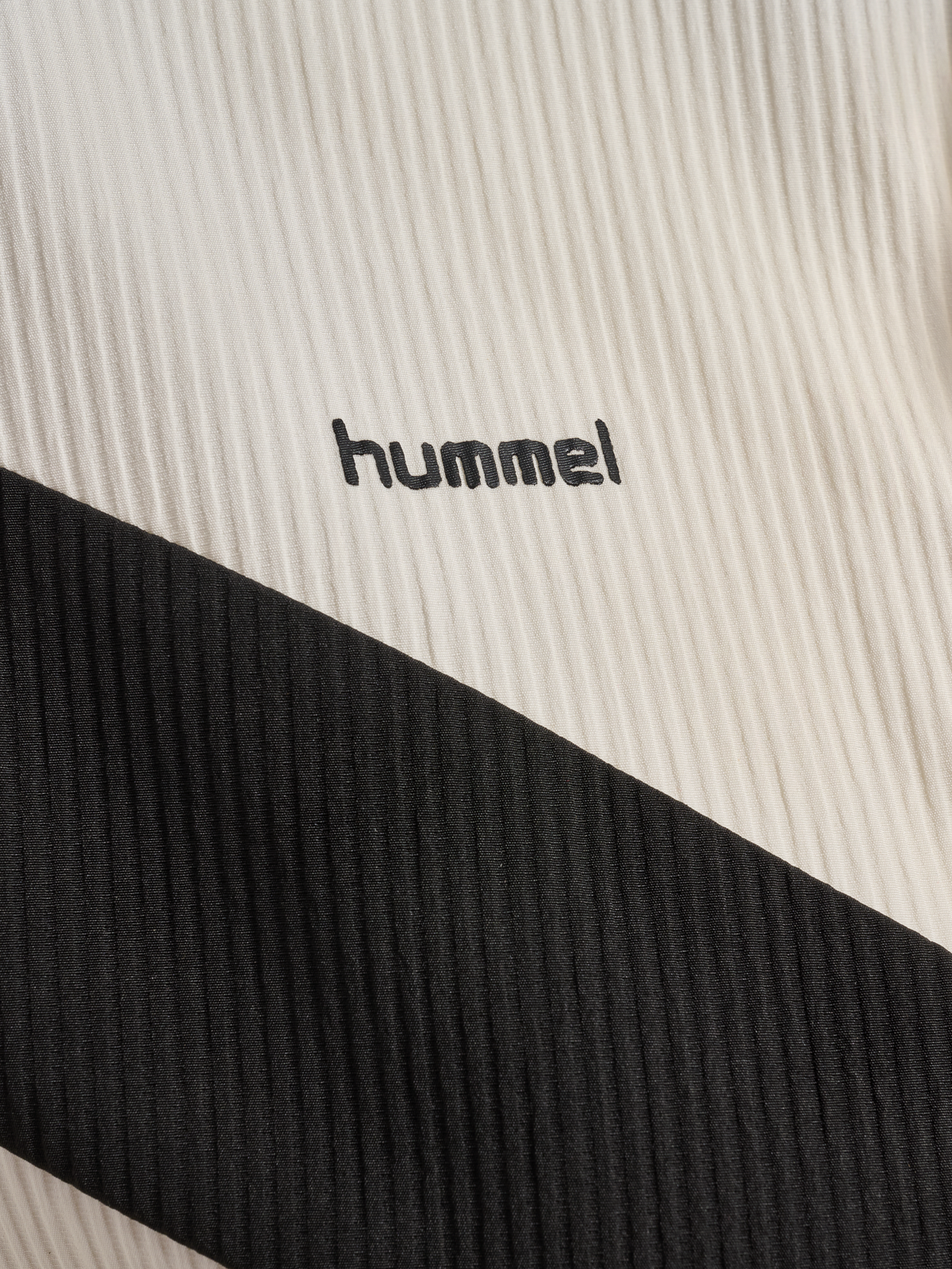 hummel I-D Funnel Neck Jacket Egret