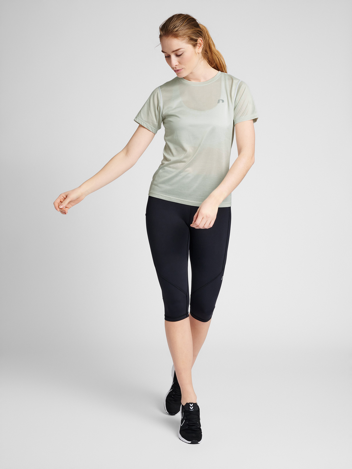 Newline Women Statement T-shirt S/S Oyster Mushroom Melange