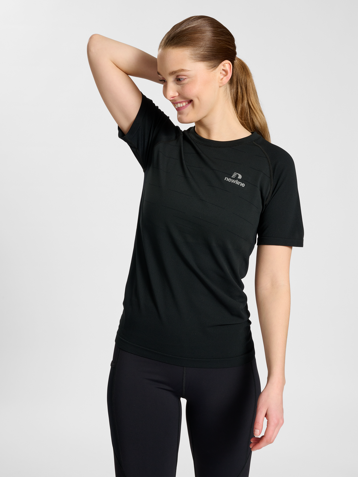Newline Riverside Seamless T-shirt S/S W Black