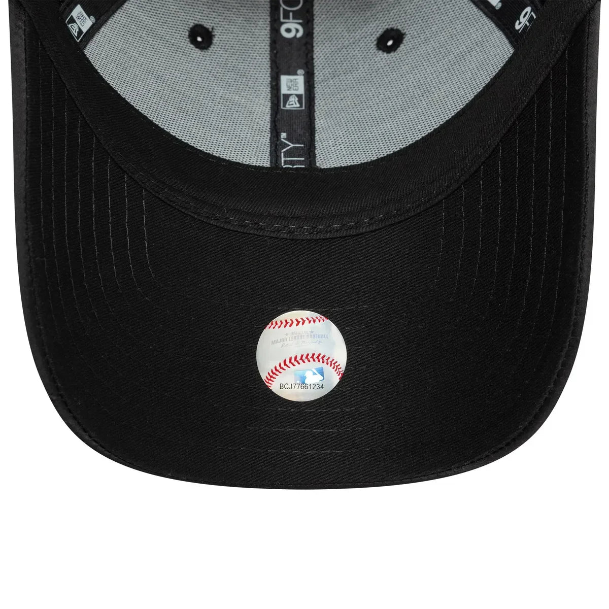 New Era WMNS SATIN 9FORTY NEYYAN