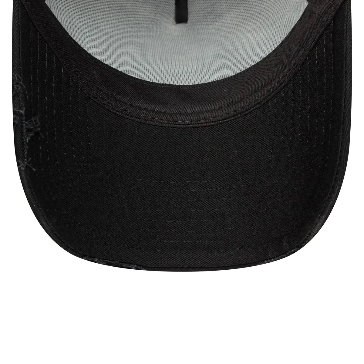 New Era OVAL DISTRESS PATCH TRUCKER N