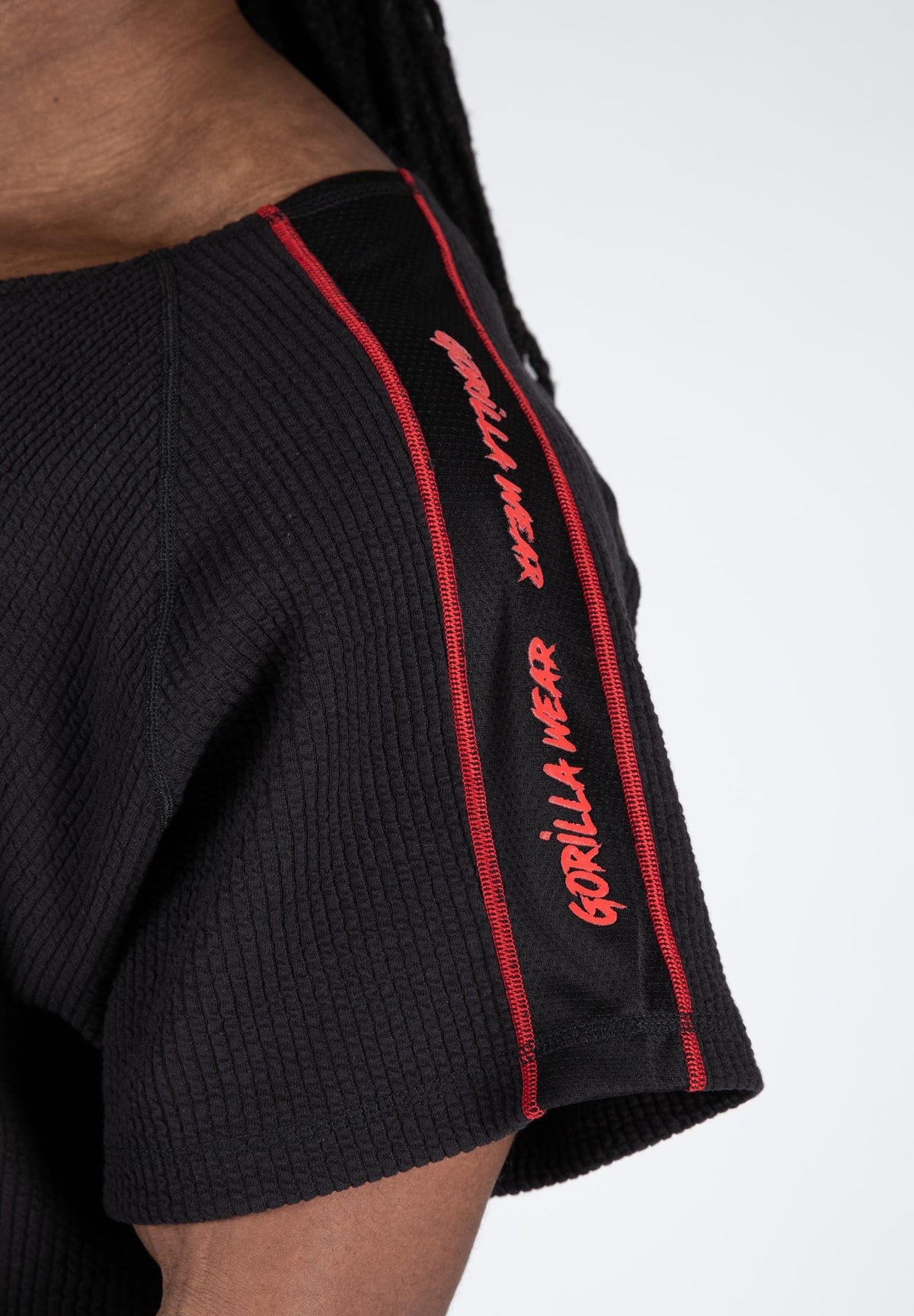 Gorilla Wear Buffalo Old School Workout Top, black/red