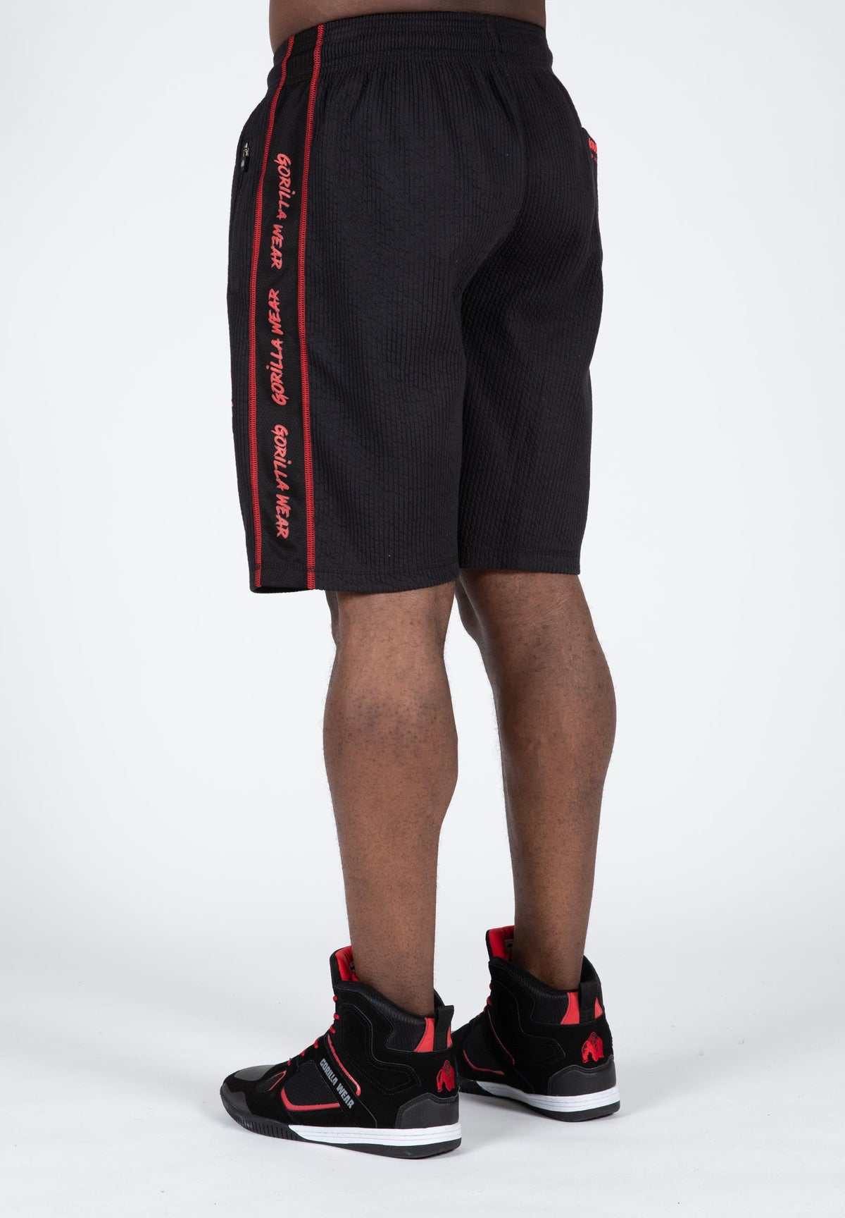 Gorilla Wear Buffalo Old School Workout Shorts, black/red