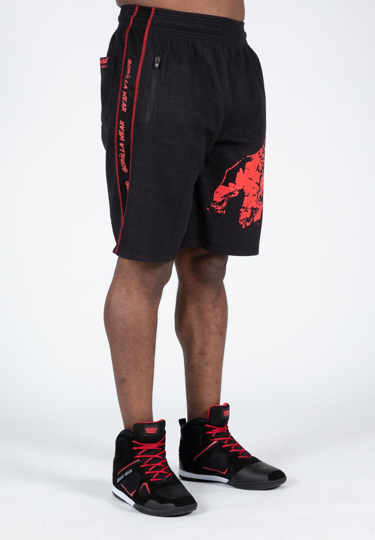 Gorilla Wear Buffalo Old School Workout Shorts, black/red