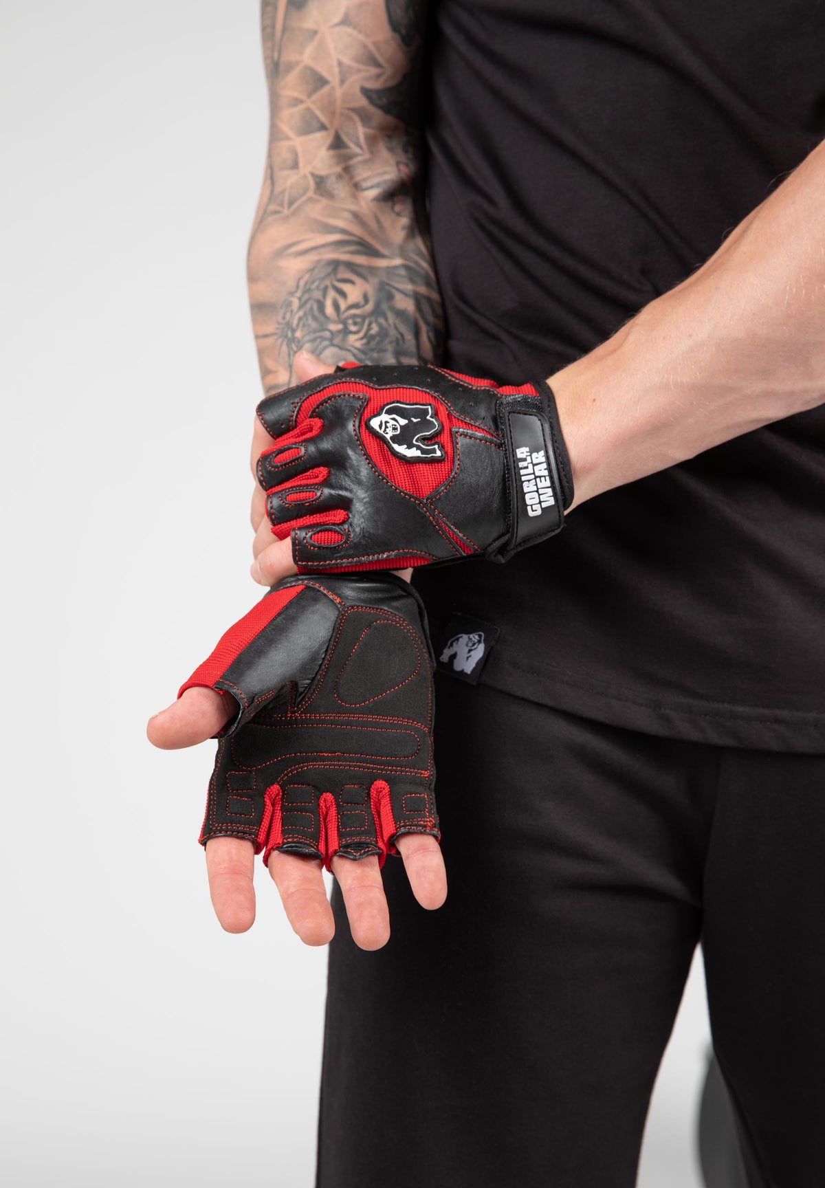 Gorilla Wear Mitchell Training Gloves, black/red