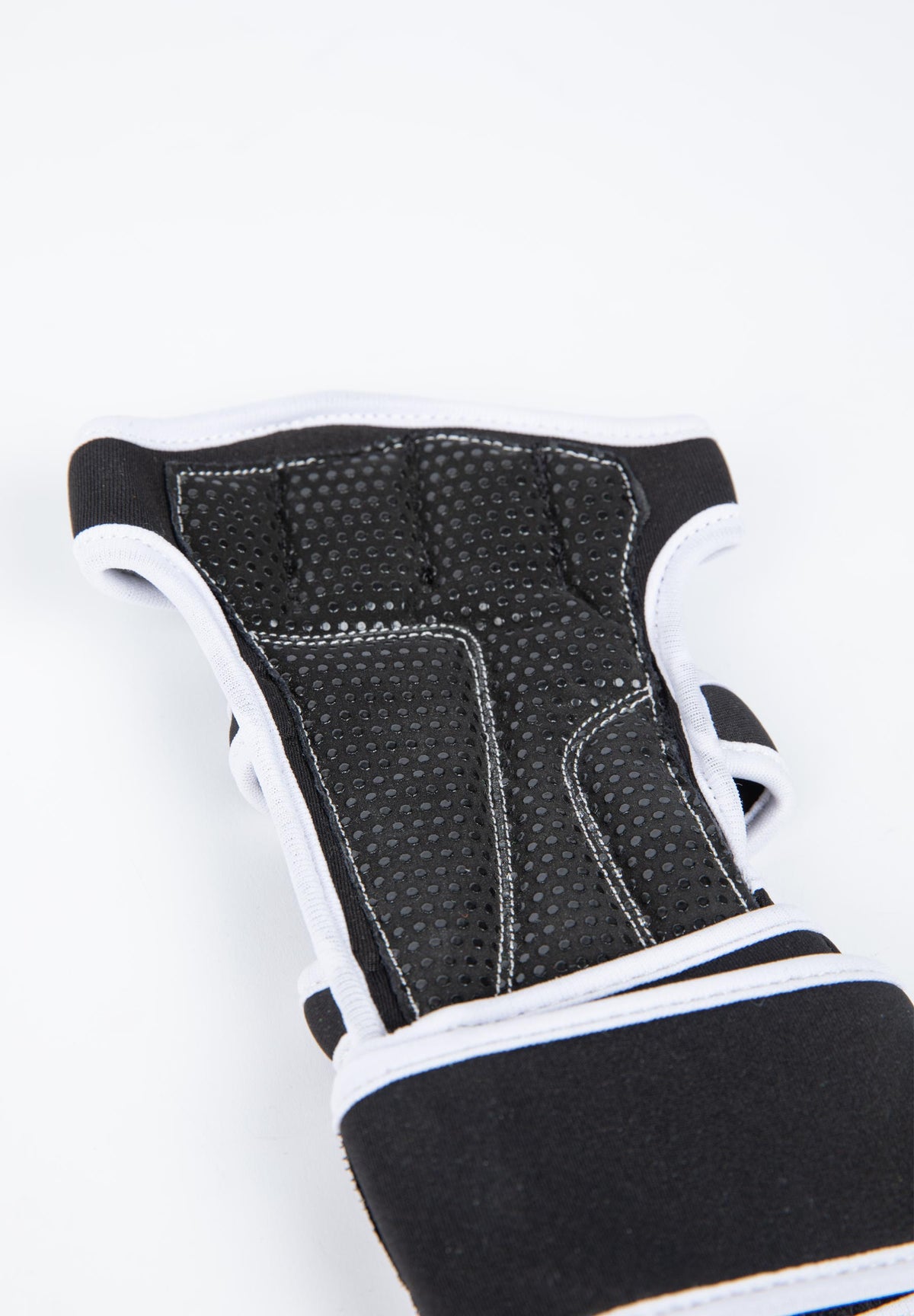 Gorilla Wear Yuma Weightlifting Workout Gloves, black/white